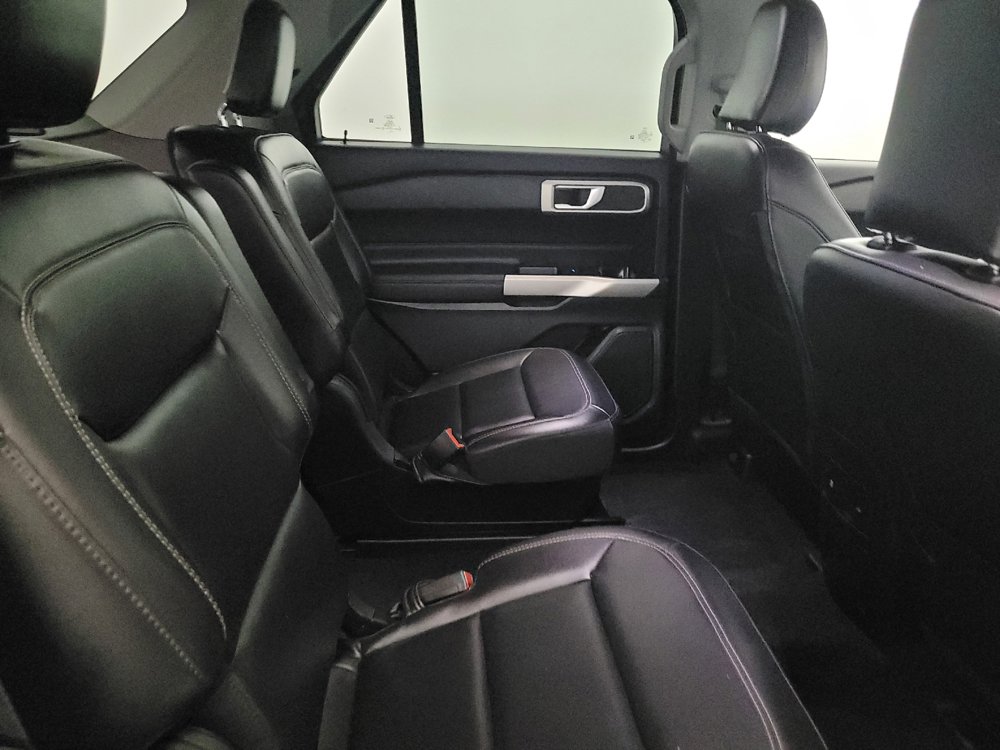 Used 2023 Ford Explorer XLT w/ Equipment Group 202A AWD/4WD image 19