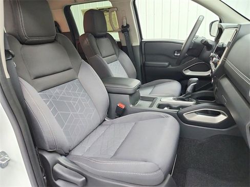 Used 2025 Nissan Frontier SV w/ SV Convenience Package image 39