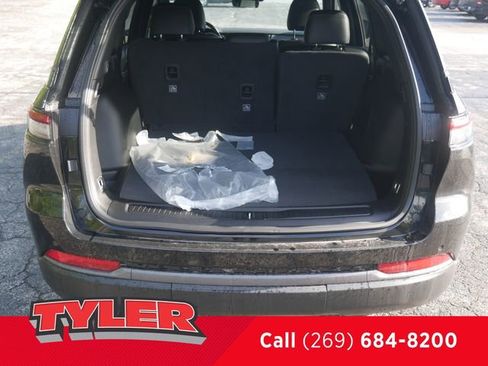 New 2026 Jeep Grand Cherokee Limited w/ Limited Altitude Package AWD/4WD image 16