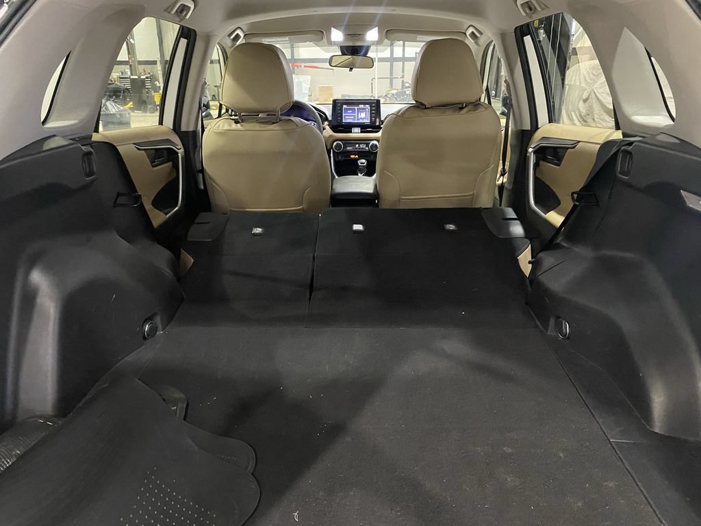Used 2021 Toyota RAV4 LE AWD/4WD image 22