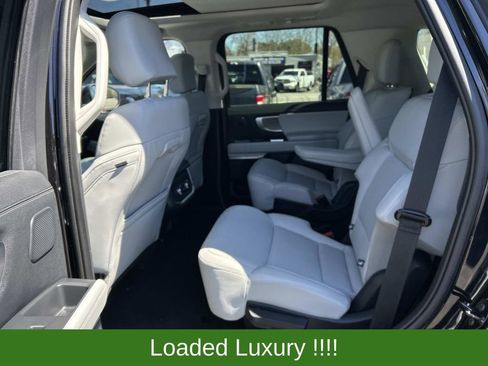 Used 2025 Ford Expedition Platinum w/ Driver's Package AWD/4WD image 13