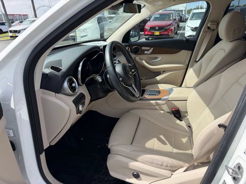 Used 2022 Mercedes-Benz GLC 300 image 4