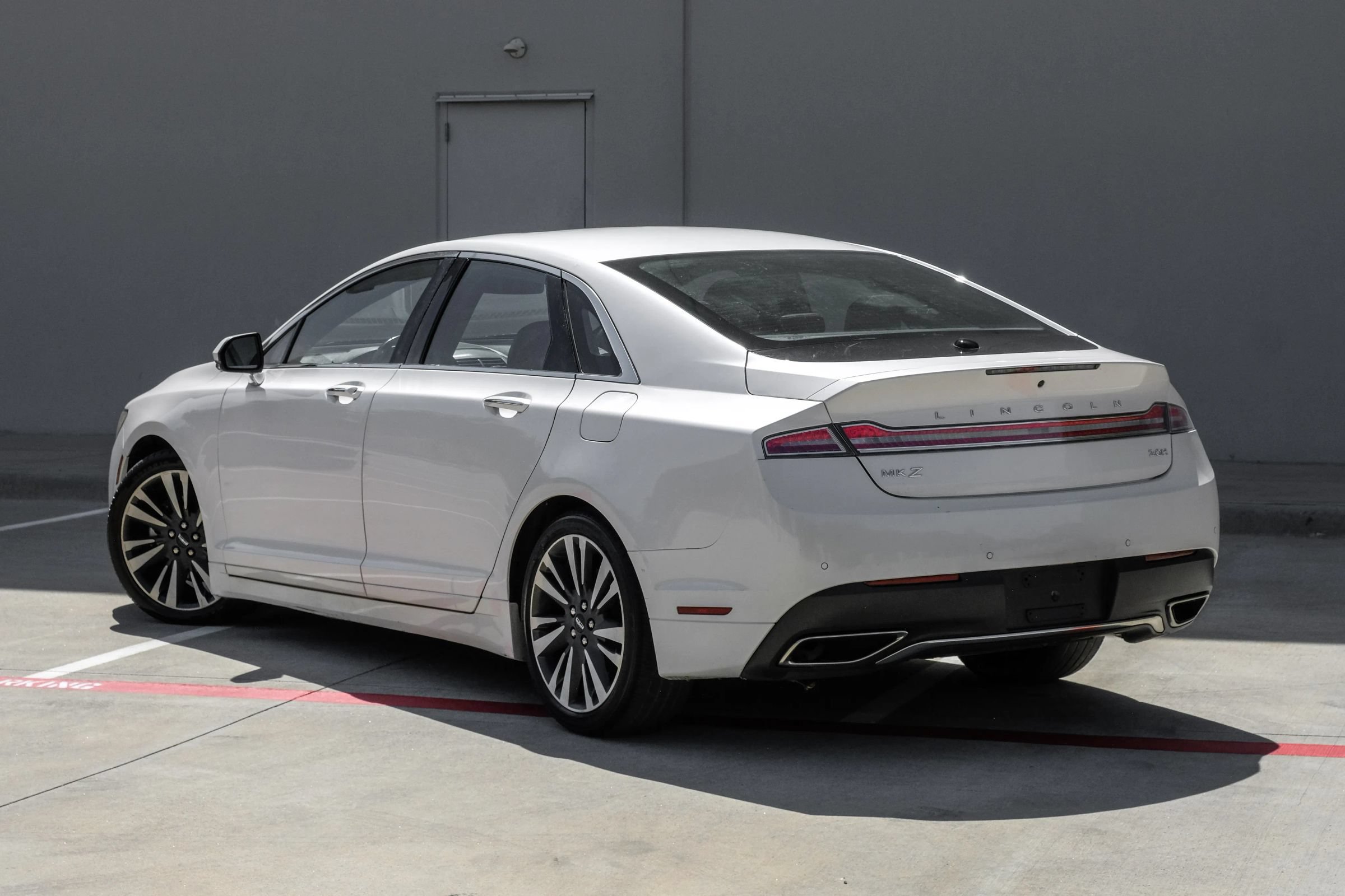 Used 2017 Lincoln MKZ Reserve FWD image 9