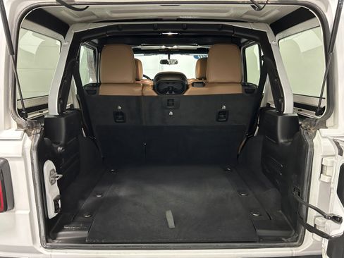 Used 2020 Jeep Wrangler Unlimited Sahara w/ Cold Weather Group image 31