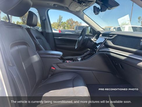 Used 2022 Jeep Grand Cherokee Limited 4xe w/ Luxury Tech Group II AWD/4WD image 13