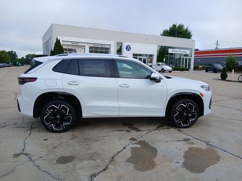 New 2026 Volkswagen Tiguan SEL R-Line AWD/4WD image 10