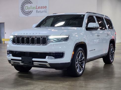 Used 2022 Jeep Wagoneer Series III w/ Premium Group I image 4