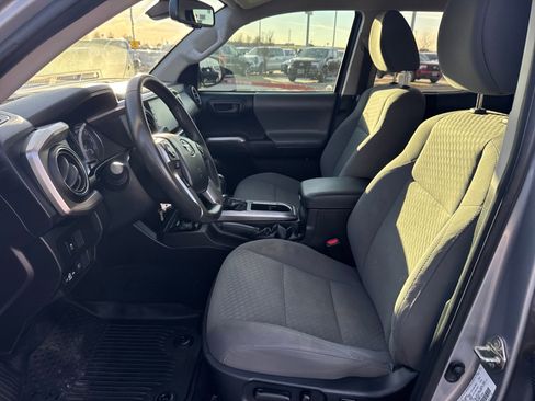 Used 2020 Toyota Tacoma SR5 image 8