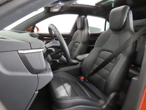 Certified 2025 Porsche Macan Electric RWD image 5