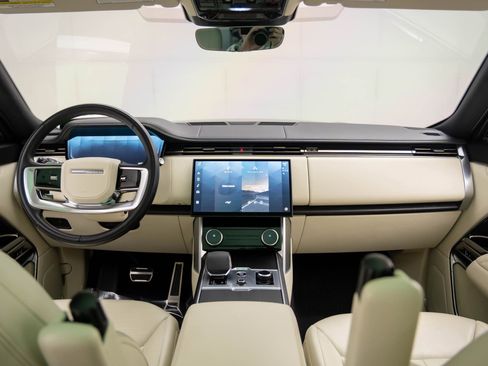 Used 2023 Land Rover Range Rover SE image 10