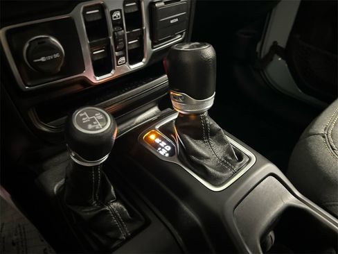 Used 2024 Jeep Wrangler Unlimited w/ Convenience Group image 25