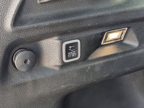 Used 2024 Jeep Grand Cherokee L Limited w/ Luxury Tech Group II image 18