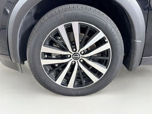 Used 2025 Nissan Pathfinder Platinum FWD image 18