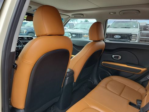 Used 2016 Kia Soul ! w/ Premium Package FWD image 18