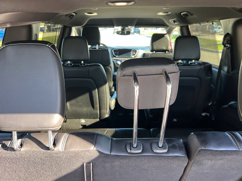 Used 2025 Chrysler Pacifica Select FWD image 11