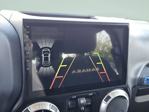 Used 2013 Jeep Wrangler Unlimited Sahara AWD/4WD image 8