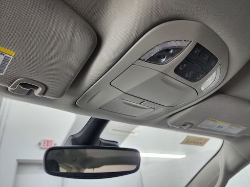 Used 2024 Chrysler Pacifica Touring-L image 14