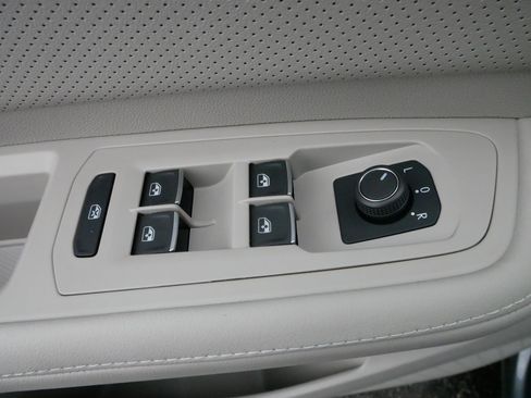 Certified 2025 Volkswagen Atlas SE w/ Panoramic Sunroof Package image 19