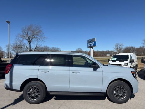 New 2026 Ford Expedition Active AWD/4WD image 4