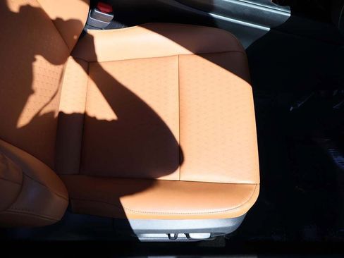 Used 2019 Lexus UX 200 image 32