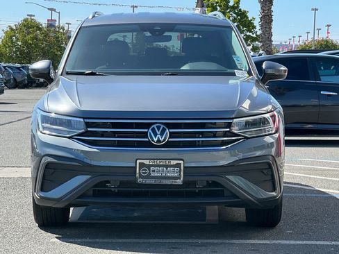 Used 2024 Volkswagen Tiguan SE FWD image 9