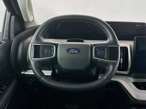 Used 2025 Ford Expedition Active AWD/4WD image 18