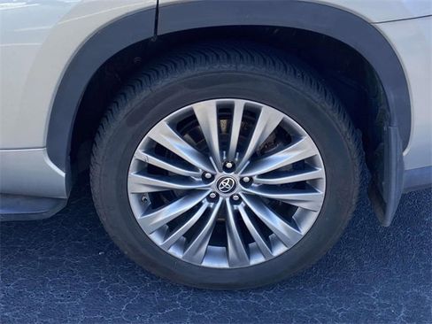 Used 2020 Toyota Highlander Limited Platinum image 9