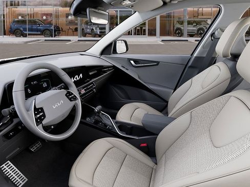 New 2025 Kia Niro EX Touring image 17