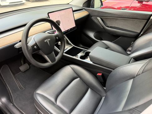 Used 2021 Tesla Model Y Long Range AWD/4WD image 14