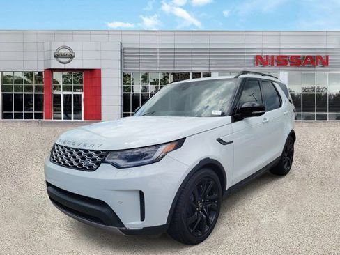 Used 2025 Land Rover Discovery S AWD/4WD image 10