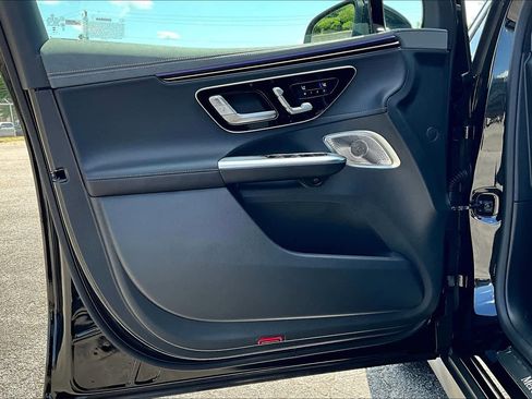 Used 2024 Mercedes-Benz EQE 350+ SUV image 10