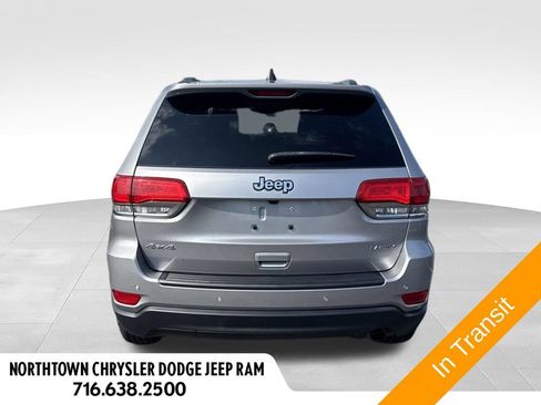 Used 2018 Jeep Grand Cherokee Laredo AWD/4WD image 6