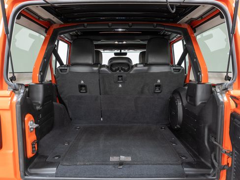 Used 2019 Jeep Wrangler Unlimited Sahara w/ Quick Order Package 24M Moab AWD/4WD image 10