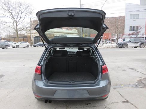 Used 2015 Volkswagen Golf S image 22