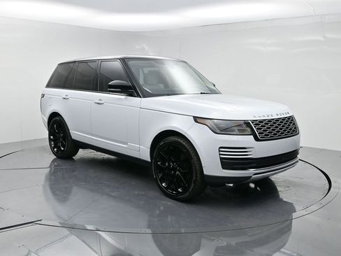 Used 2018 Land Rover Range Rover Supercharged image 2