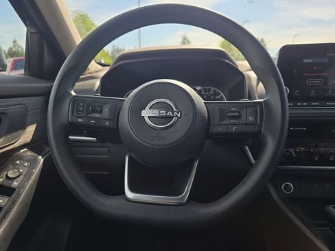 Used 2023 Nissan Rogue S AWD/4WD image 20