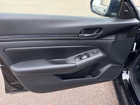 Used 2025 Nissan Altima 2.5 S FWD image 10