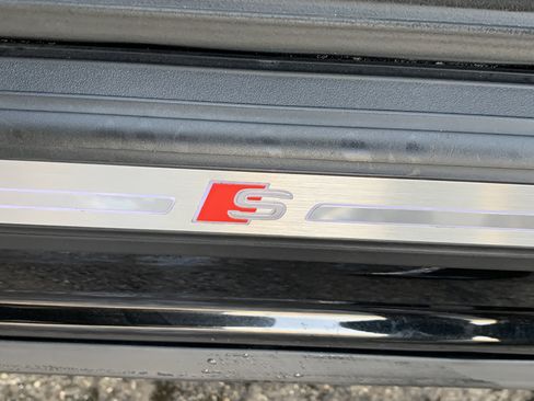 Used 2023 Audi Q5 2.0T Premium w/ Convenience Package image 11