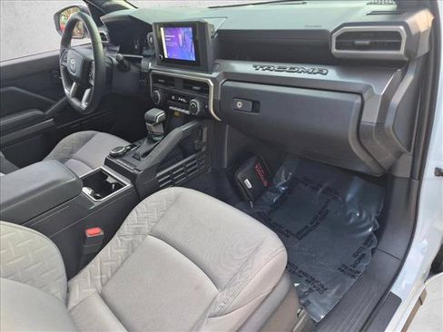 Certified 2024 Toyota Tacoma SR5 AWD/4WD image 19