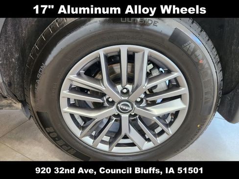 Used 2023 Nissan Rogue S image 18