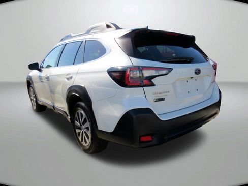 Used 2023 Subaru Outback Premium AWD/4WD image 6