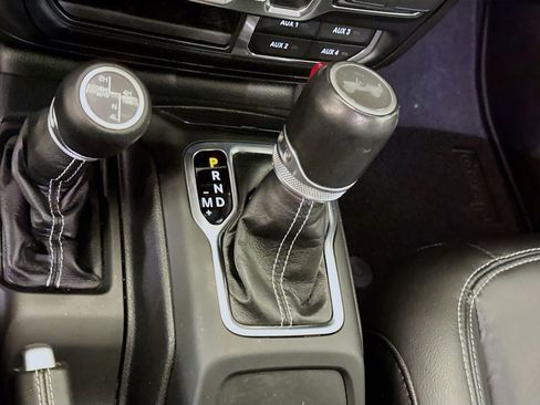 Used 2022 Jeep Wrangler Unlimited Sahara AWD/4WD image 25