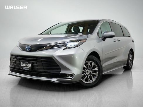 Used 2021 Toyota Sienna XLE AWD/4WD image 1