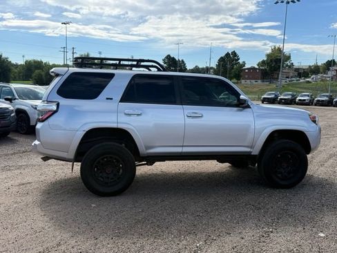 Used 2020 Toyota 4Runner SR5 AWD/4WD image 7