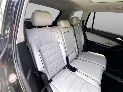 Used 2018 Volkswagen Tiguan SEL Premium AWD/4WD image 18