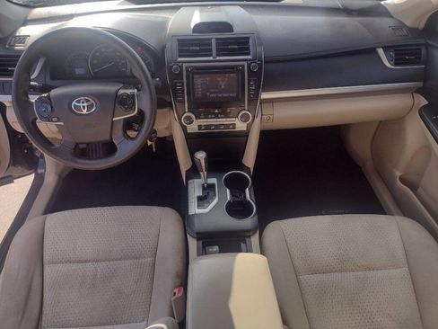 Used 2014 Toyota Camry L image 11