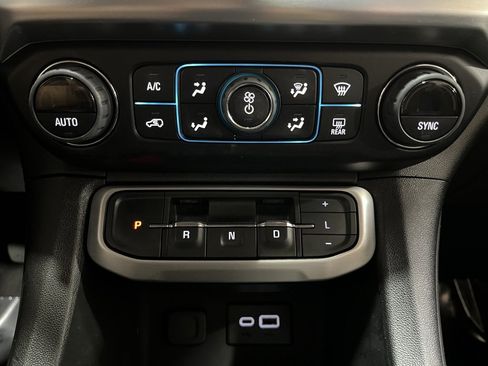 Certified 2023 GMC Acadia SLE w/ Driver Convenience Package image 36