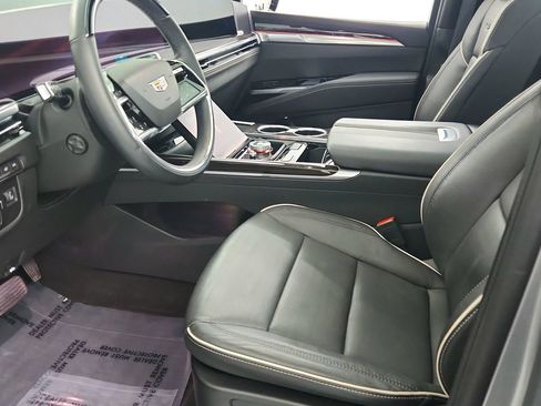 Certified 2025 Cadillac Escalade Premium Luxury w/ Touring Package AWD/4WD image 18
