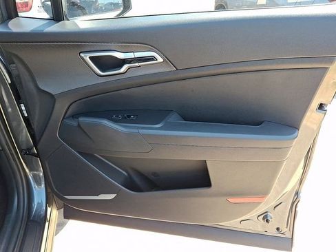 Used 2025 Kia Sportage LX image 8