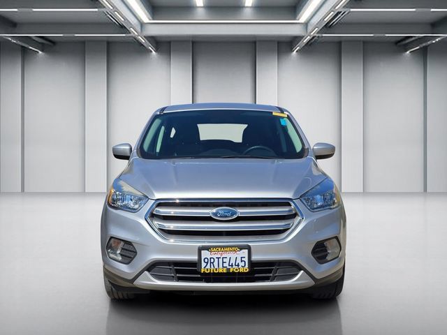 Used 2017 Ford Escape SE FWD image 2